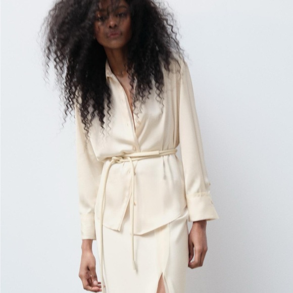 ❌SOLD❌ ZARA Mixed Organza Satin Effect Top - Picture 2 of 6